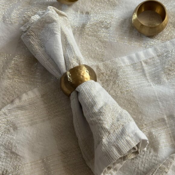 Tahari Home White & Gold Metallic Stripe Table Linens Set 8 Gold Napkin Rings - Picture 7 of 9